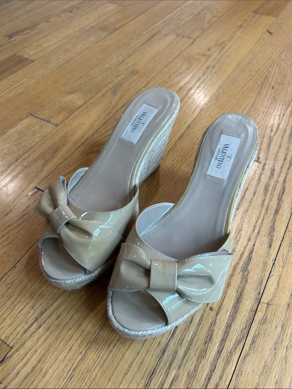 Valentino Size 38 Nude Patent Bow Espadrille Wedge Sandals - Picture 1 of 7